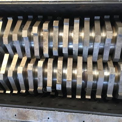 9CrSi/D2/SKD-11 Material Doppelwellen-Schleifmaschine zum Schleifen von Sodaabfällen