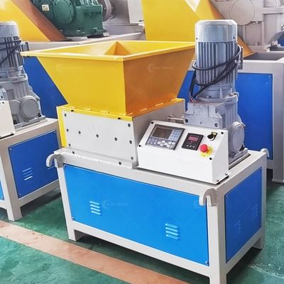 Kompaktes Design 380V/50Hz Spannung Mini Doppelschacht-Schredder für die Kleinproduktion